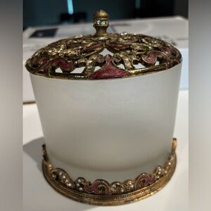 Beautiful Vintage Trinket/Jewerly Round Box